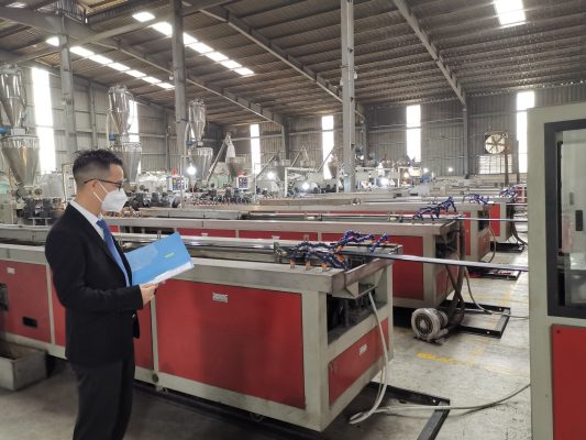 Specific steps in the inspection process of Plastic Wood products at VIS